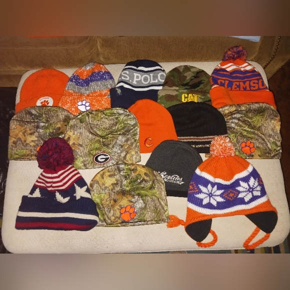 Hats, Tobaggins - Picture 3 of 7